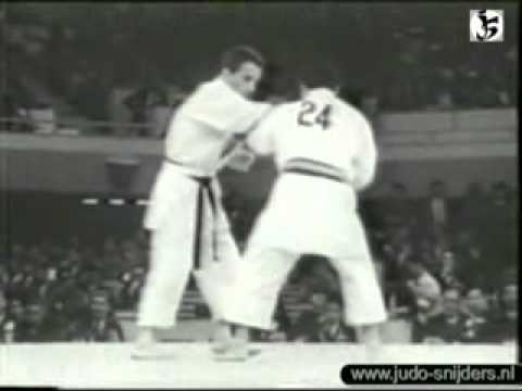 JUDO 1964 Tokyo: Aron Bogoljubov (RUS) - Binh Nguyen (VIE)