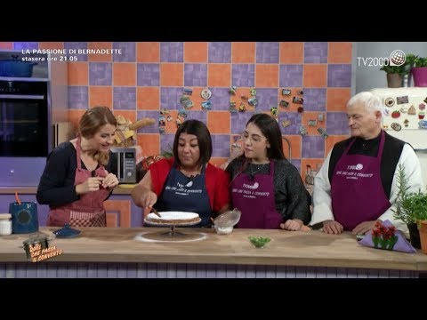 Spaghetti alla Nerano, frittatine di pasta, torta caprese e sovracosce di pollo