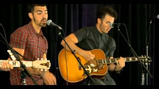 First Time - Jonas Brothers Live Acoustic Performance for Kiss 108 Boston [22/07/2013]