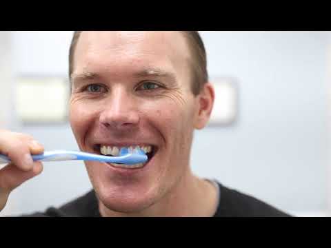 The proper way to use a manual toothbrush: Oral Hygiene - Brushing Tips