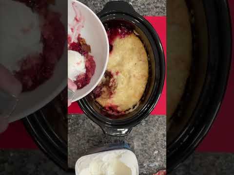 The Best Crockpot Cake! 🍒
