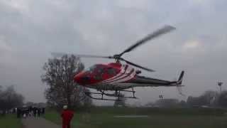 preview picture of video 'Sagra di Zibello: atterraggio di un elicottero tra le persone'