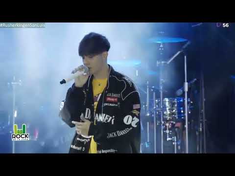 #Rusherking cantando ￼”Otra noche más” en vivo