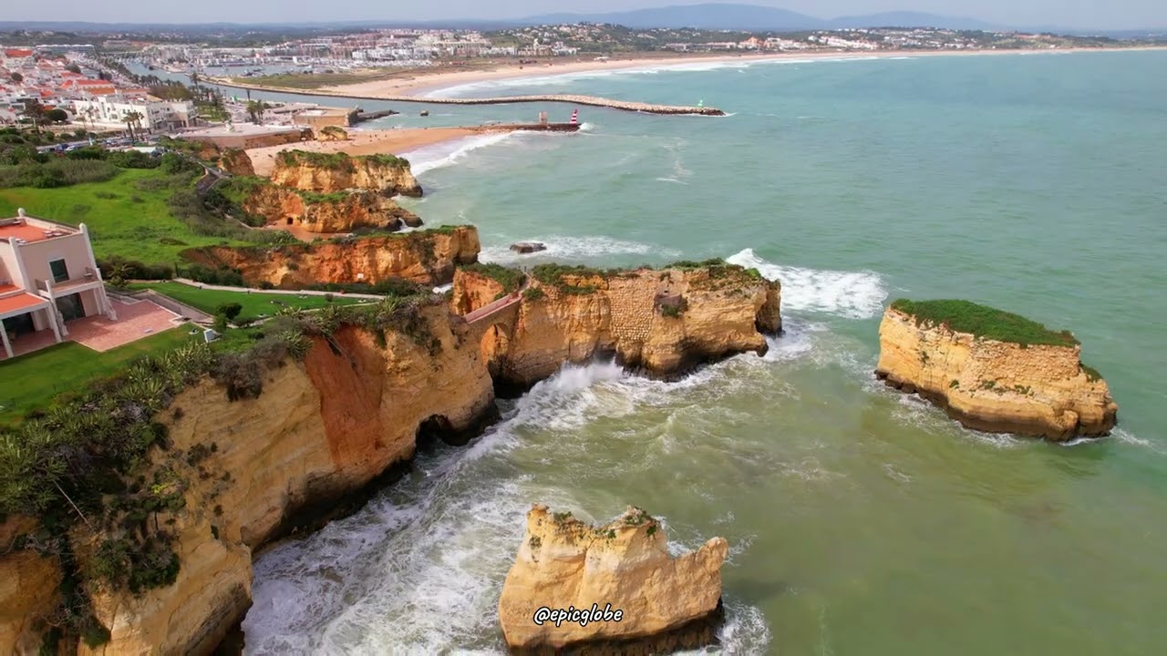 Discover aerial panoramas of Praia dos Estudantes.