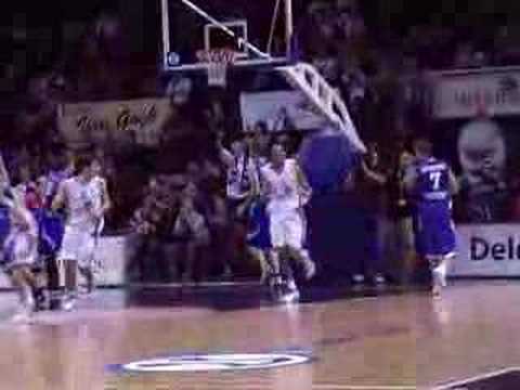 16 13-11-07 Ulebgame BCO-Dynamo Moscow - Chris Mc Cray dunkt