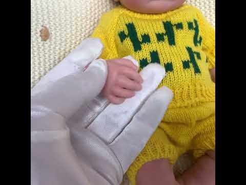Кукла Реборн Девочка Reborn Baby Doll водонепроницаемая литой силикон 30 см не липкая - фото 1 - id-p2604110038
