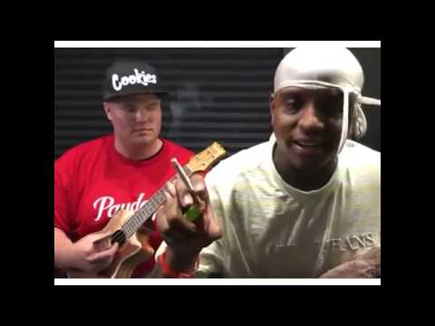 Einer Banks compilation... (HE MAKES ANY RAPPER SOUND BETTER)