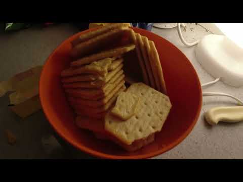 MongoTV_12804 - SPISER SKÅL SALT KIKS EN LUMMER og VARM TIRSDAG AFTEN IMENS LAVER VARM MAD