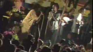 Dennis brown &amp; Gregory isaacs - live- raggamuffin (big all around)