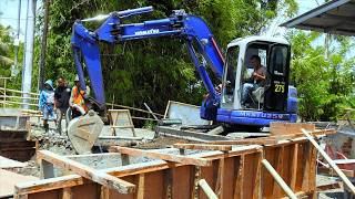 Menimbun Pondasi Jembatan Pakai Excavator Mini Komatsu