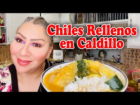 Chiles Rellenos en Caldillo
