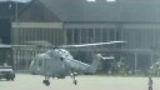 preview picture of video 'Lynx Helicopter Landing At Yeovilton'