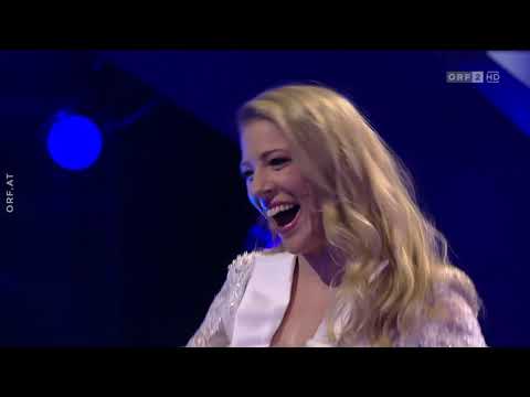 Überraschung im Ballroom - Heiratsantrag an Maria Santner (ORF Seitenblicke)