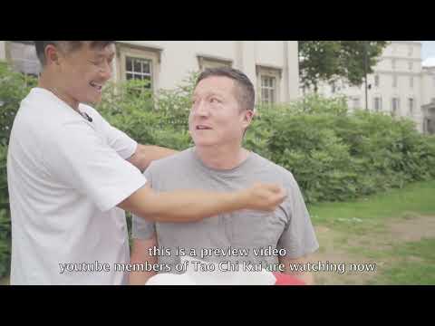 American Tourist Amazed By Free Chair Massage - Preview #asmr #massage  #master @TaoChiKai