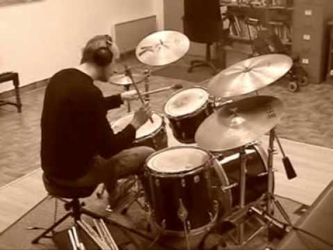 Yann Guéguen solo drums