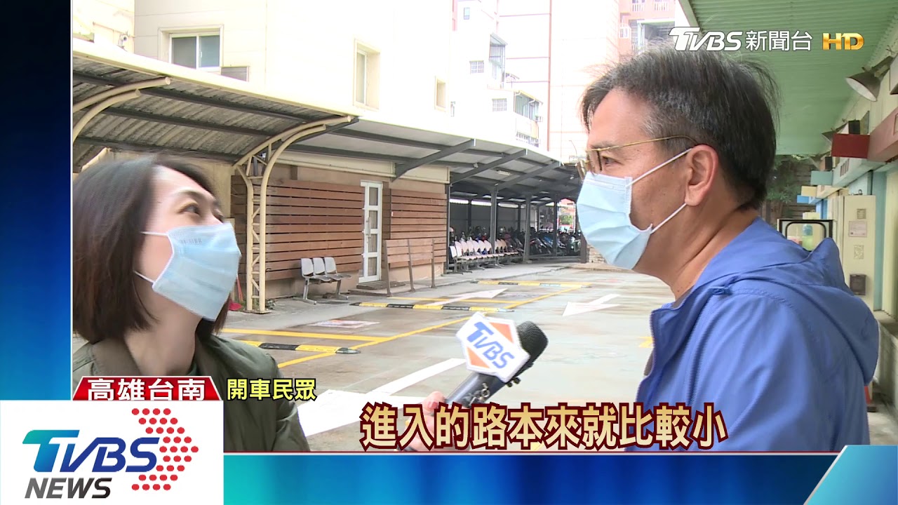 女衝破機械車位入口門板 驚見「玻璃」材質