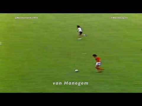 'Mr. Feyenoord' Willem van Hanegem attacking passes at #WorldCup74