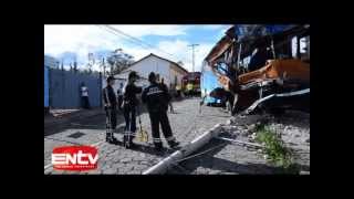 preview picture of video 'Tres muertos y 22 heridos deja accidente entre buses urbanos en Ibarra'