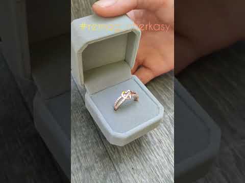 Подарок девушке стильное кольцо "Золотая бесконечность в сердце" ювелирный сплав и цирконы в бархатном футляре - фото 1 - id-p1851521259