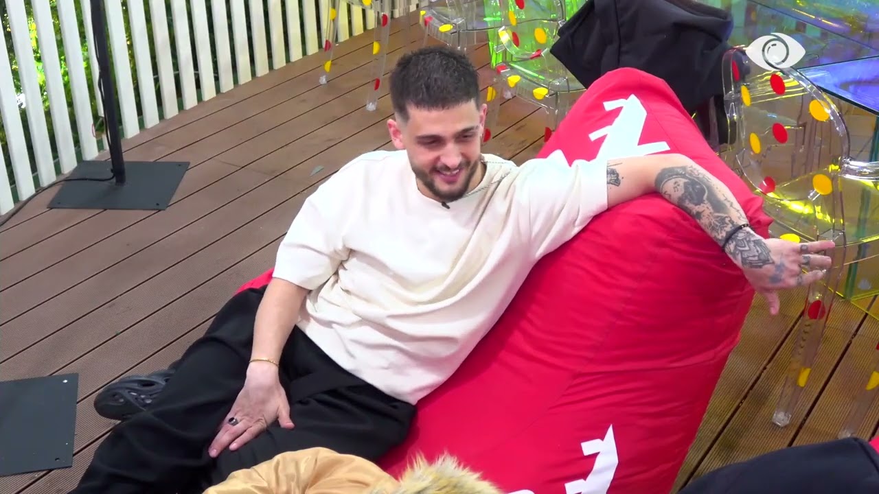 “Fjalët e mia kanë shumë peshë…”/ Gimbo i këndon Selin, banorët bisedojnë për Mateon dhe Brikenën