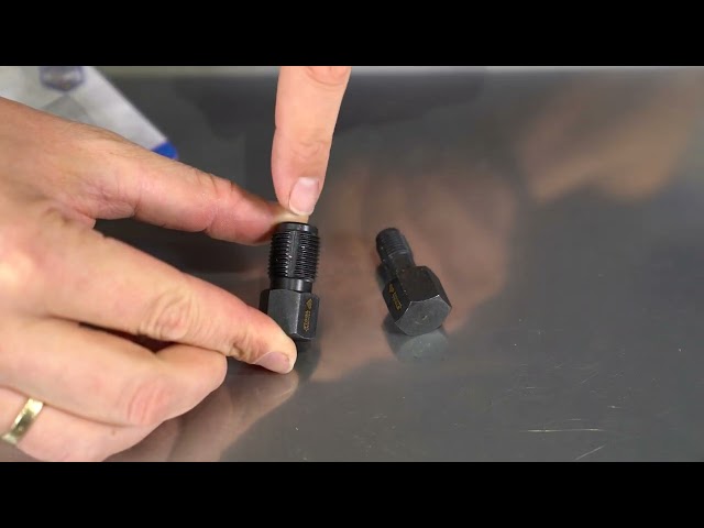 Video teaser for BRLLIANT TOOLS BT601040 Reparaturwerkzeug für Lambdasonden-Gewinde, 2-tlg [Powered by KS Tools]