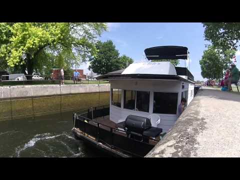 Bobcaygeon Locks Houseboat