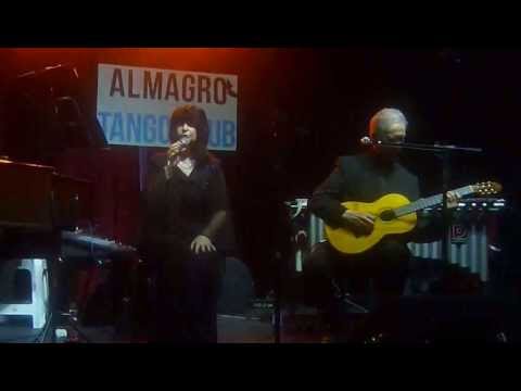 Celia Saia canta Detrás de tu abandono en el Almagro Tango Club