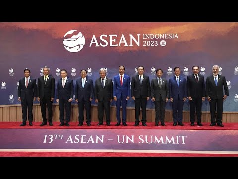 انعقاد قمة دول آسيان الـ18 بحضور قادة من الصين والولايات المتحدة وروسيا