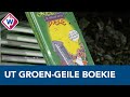 Burgemeester Van Zanen ontvangt Kerauna-eidisie van 'Ut Groen-Geile Boekie' - OMROEP WEST