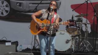 Ruthie Foster - &quot;Up Above My Head&quot; (Live at the 2016 Dallas International Guitar Show)