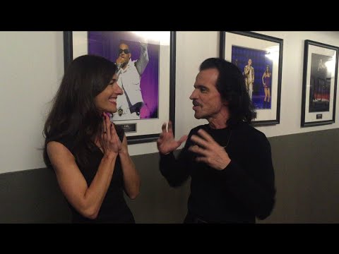 Yanni - 3 minutes before getting on stage in Los Angeles