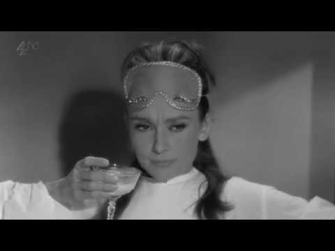Audrey Hepburn - Moon River (Breakfast at Tiffany's) [HD]
