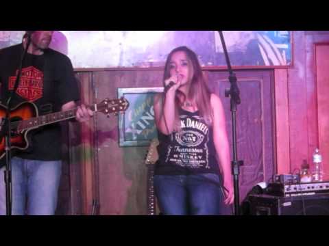 Bianca Monteiro - Rolling in the Deep (Participação especial no show da banda Eruption 01/11)