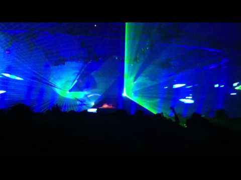 ASOT 500 Den Bosch 09.04.2011: W&W plays W&W vs Wezz Devall - Phantom (Original Mix) [HQ]