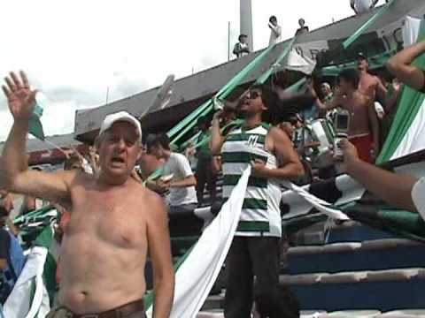 "Hinchas de Racing Club de Montevideo" Barra: La Banda de la Estacion &bull; Club: Racing de Montevideo