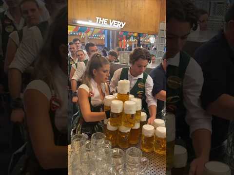 The greatest waitress of all-time 👏