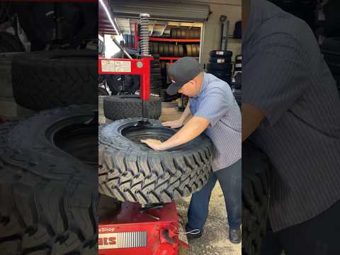 Installing a 35x12.50r17 mud-tire #tires