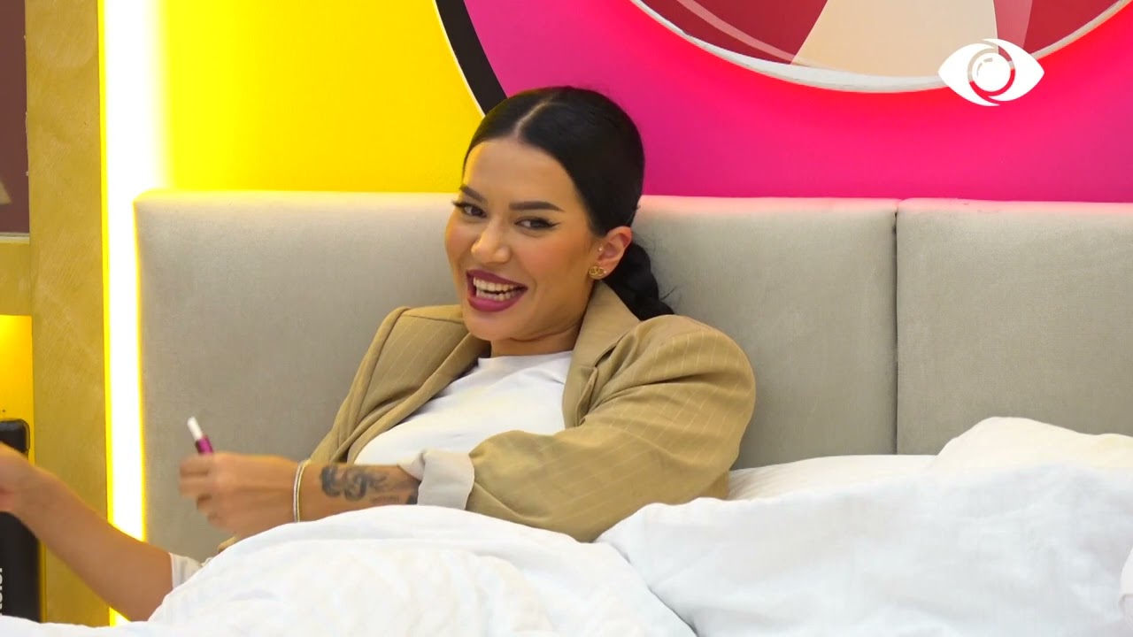 Banorët luajnë me pantomime