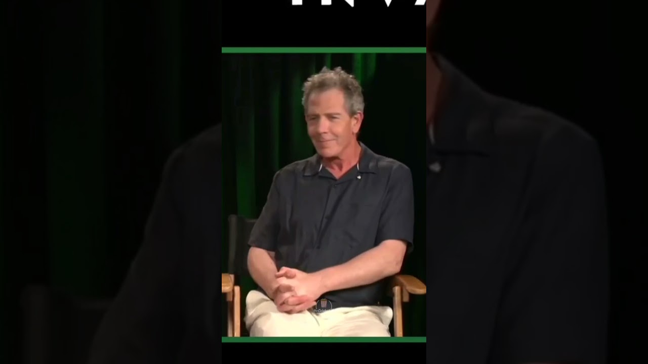 Emilia Clarke doing an impression of Ben Mendelsohn 😂 #shorts #emiliaclarke #marvel