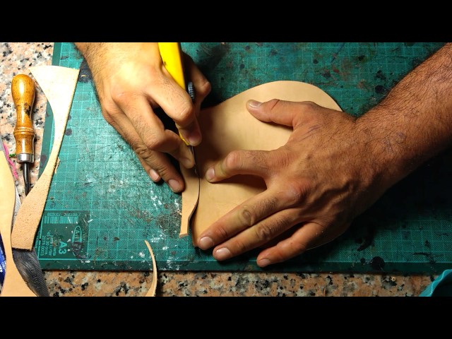 Vídeo relacionado con HiiFeuer Cinturón con Hebilla en Relieve Vikingo Fenrir y riñonera en Relieve Nórdico, Cinturón de Cuero de imitación de la Vendimia y la Bolsa de cinturón para Larp Set (Marrón C)