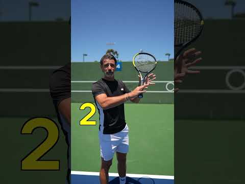 Hitting a proper one-handed backhand over the shoulder in 4 steps 😉 #tennis #backhand