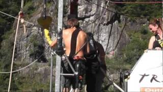 preview picture of video 'Goldeneye Bungee Jump'