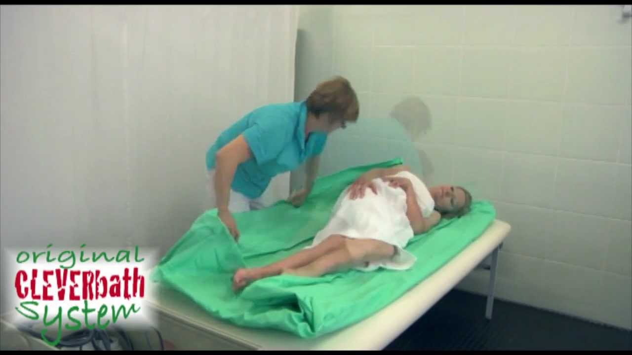 Watch Now Sistema ingegnoso per lavare un anziano o disabile allettato Sistema ingegnoso per lavare un anziano o disabile allettato