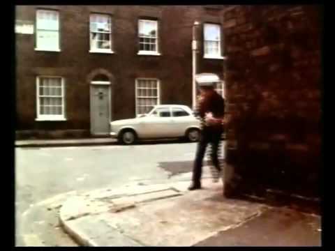 Smiths Square Crisps advert - 1981