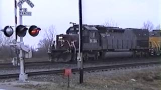 preview picture of video 'UP and SP SD's at Delta, Ohio - 1998'