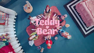 Kadr z teledysku Teddy Bear -Japanese Version- tekst piosenki STAYC