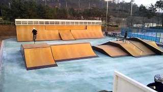 preview picture of video 'Renewal 안산 호수공원 스케이트 파크(Ansan lake skate park)'
