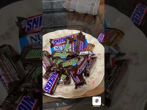 Filling snickers choco🍫🌈! #shorts #satisfying #amsr #fillingplatterwithsweets #mix #chocolate