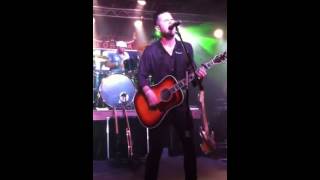 David Nail sings &quot;I&#39;m about to come alive&quot;