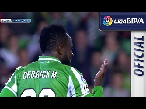 Posible penalti de Rodas sobre Cedrick